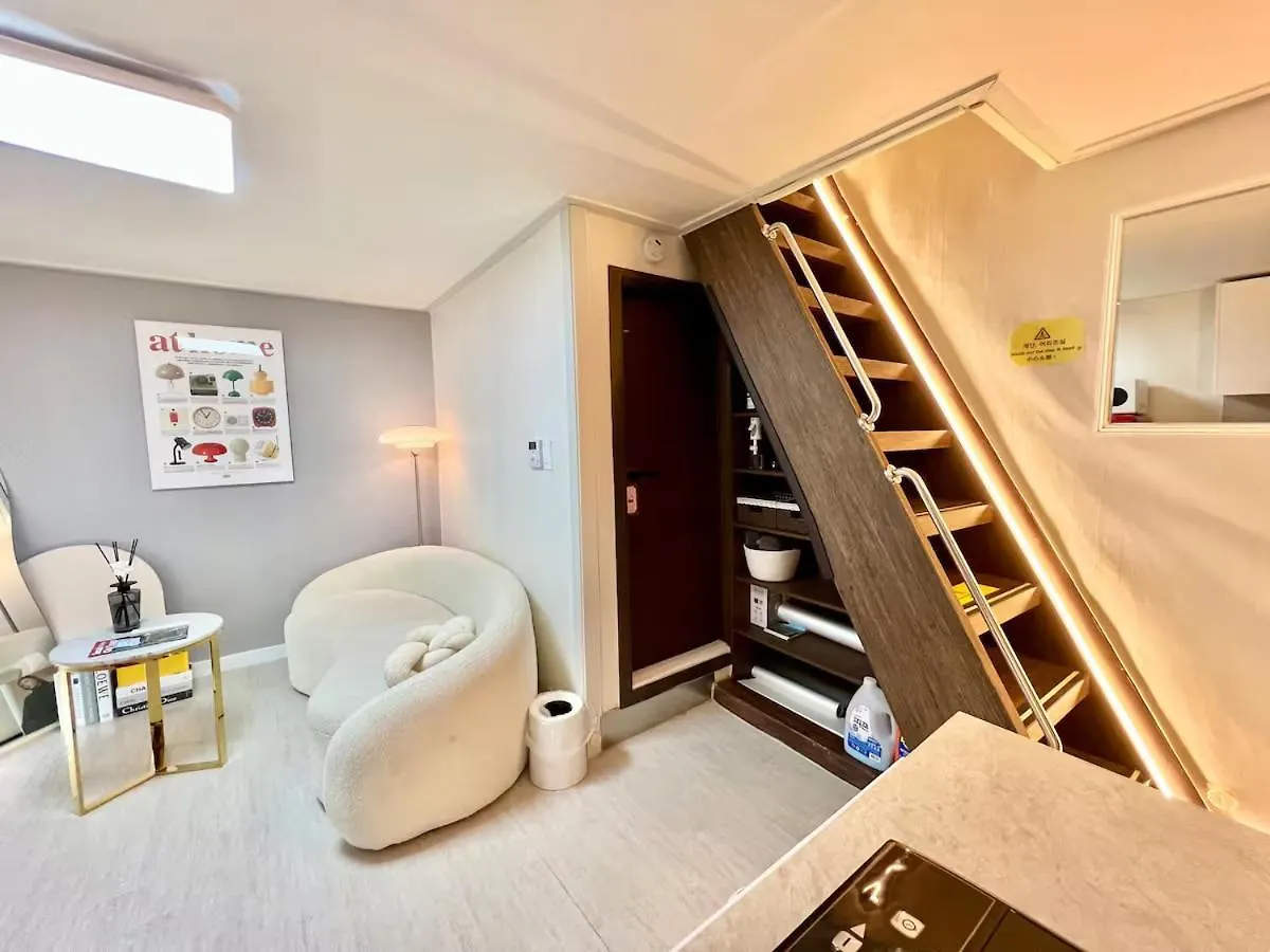 Bed and Breakfast Cozy Monster Сеул 0*,  Южная Корея